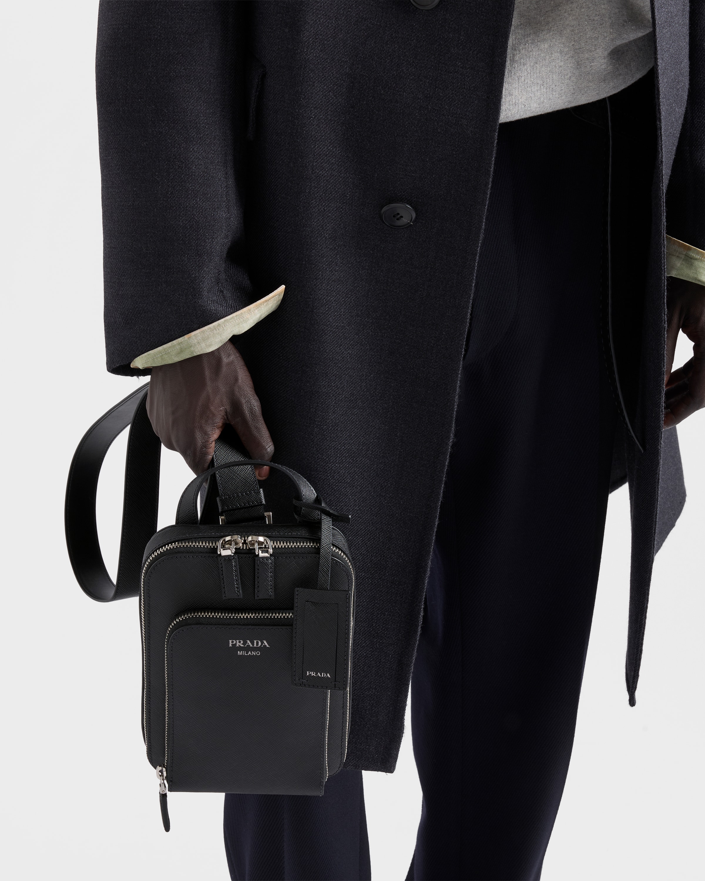 ブラック サフィアーノレザー バックパック | PRADA - 日本