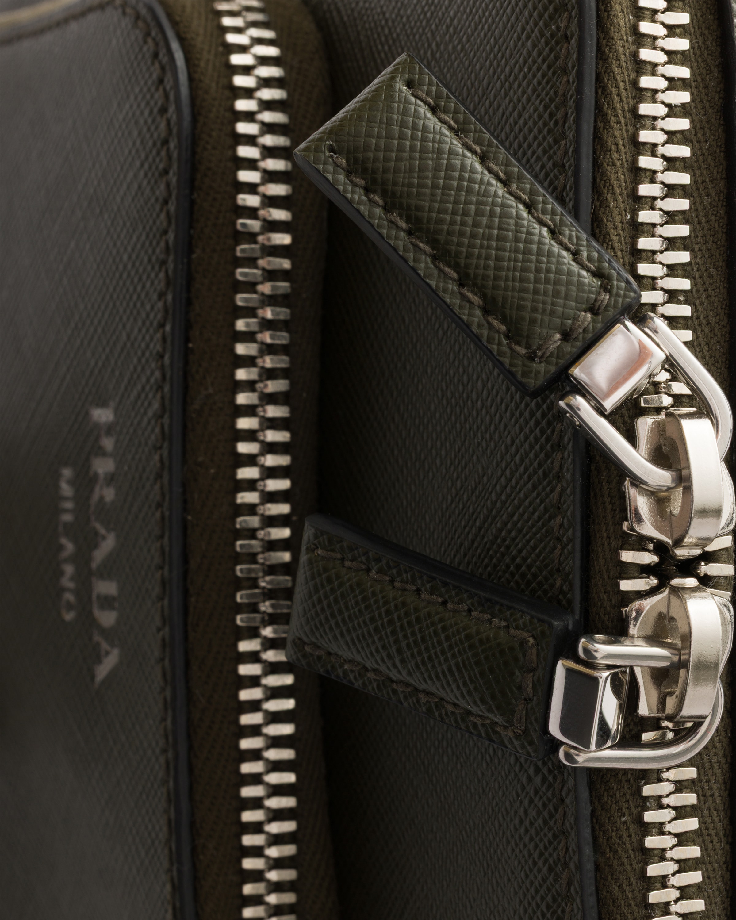 フォレストグリーン サフィアーノレザー バックパック | PRADA - 日本
