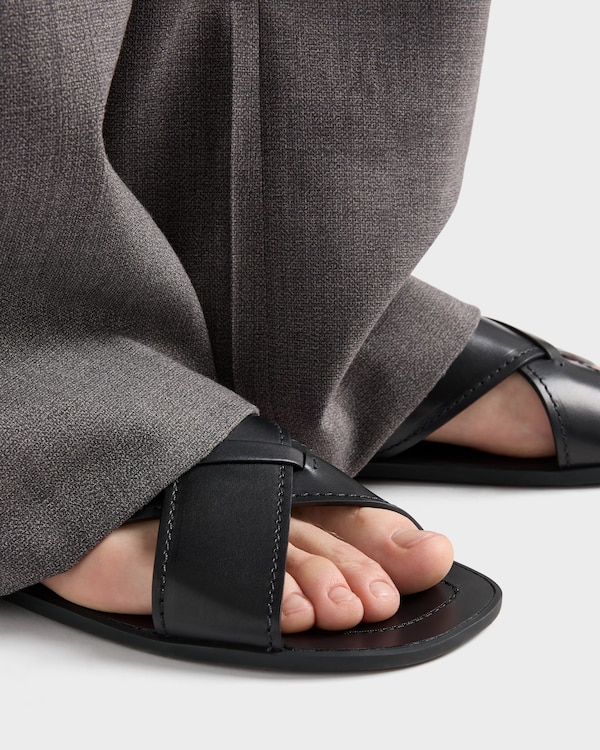 Decò leather crisscross sandals Decò leather crisscross sandals