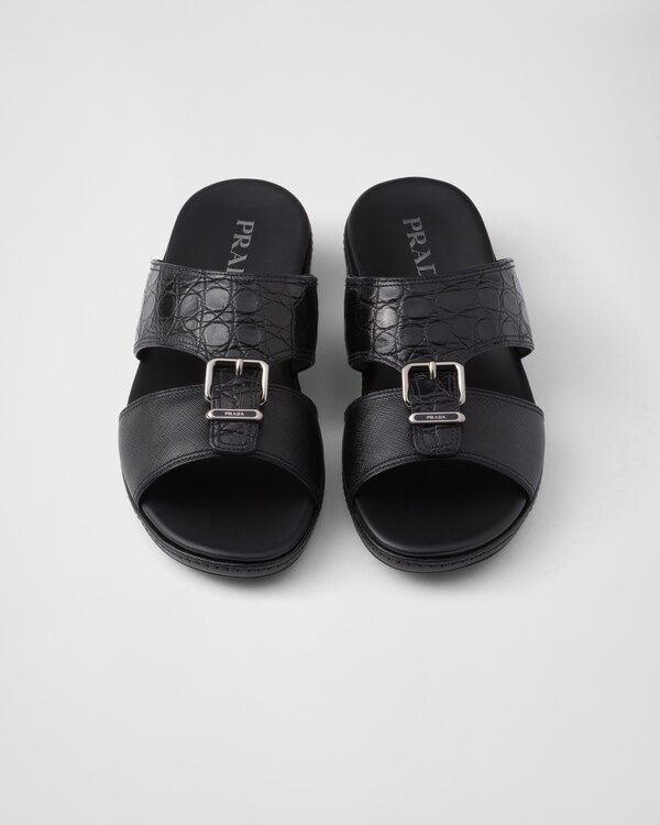 صندل من جلد التمساح وجلد سافيانو بشريط - أسود صندل من جلد التمساح وجلد سافيانو بشريط - أسود