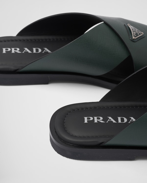 صندل بتصميم متقاطع من جلد سافيانو صندل بتصميم متقاطع من جلد سافيانو