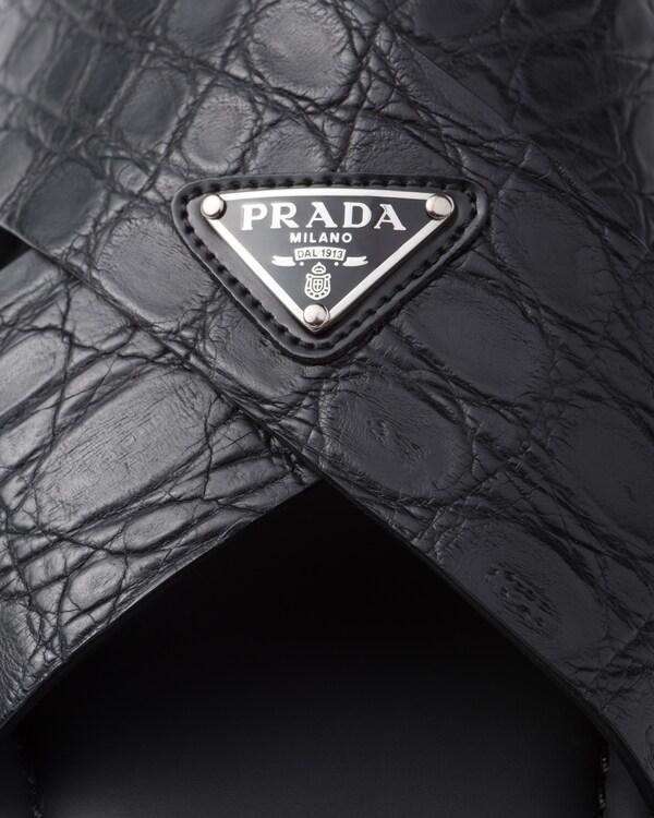 صندل من جلد التمساح بتصميم متقاطع - أسود صندل من جلد التمساح بتصميم متقاطع - أسود