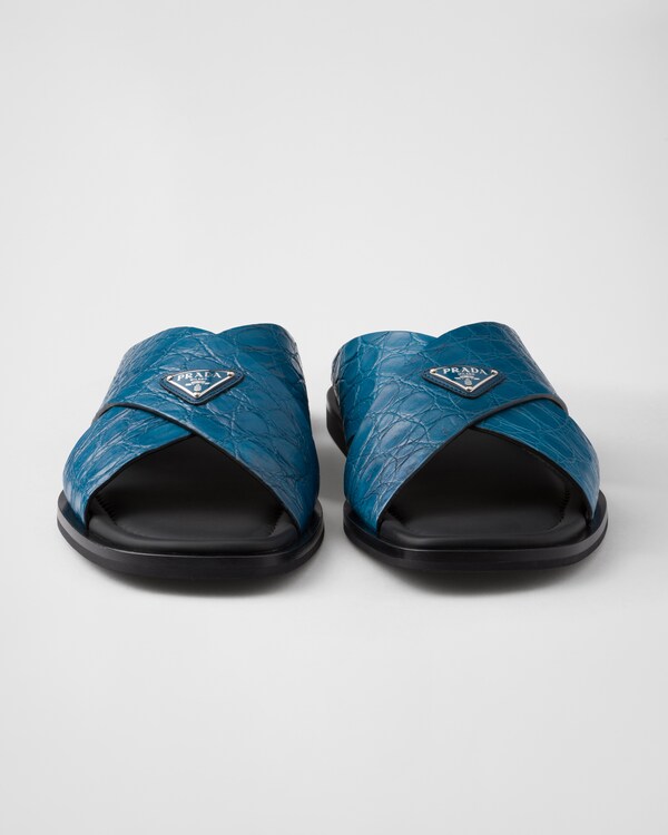 صندل من جلد التمساح بتصميم متقاطع - أزرق كوبالت صندل من جلد التمساح بتصميم متقاطع - أزرق كوبالت