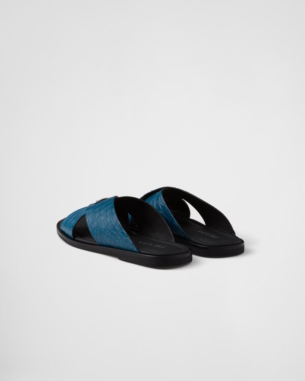 صندل من جلد التمساح بتصميم متقاطع - أزرق كوبالت صندل من جلد التمساح بتصميم متقاطع - أزرق كوبالت
