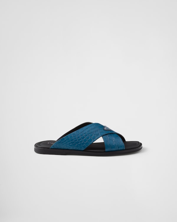 صندل من جلد التمساح بتصميم متقاطع - أزرق كوبالت صندل من جلد التمساح بتصميم متقاطع - أزرق كوبالت