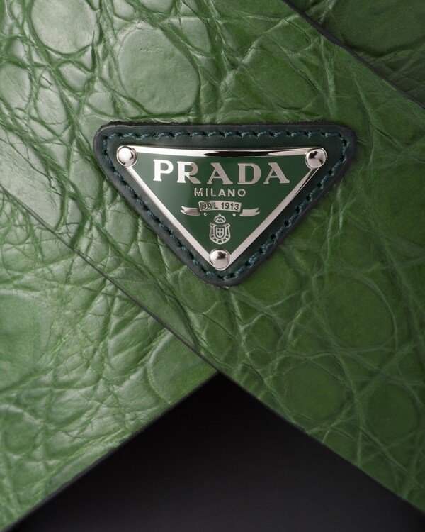 صندل من جلد التمساح بتصميم متقاطع - أخضر زمردي صندل من جلد التمساح بتصميم متقاطع - أخضر زمردي