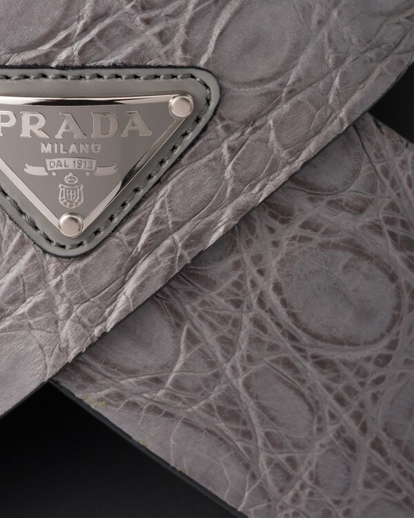 صندل من جلد التمساح بتصميم متقاطع - رمادي رخامي صندل من جلد التمساح بتصميم متقاطع - رمادي رخامي