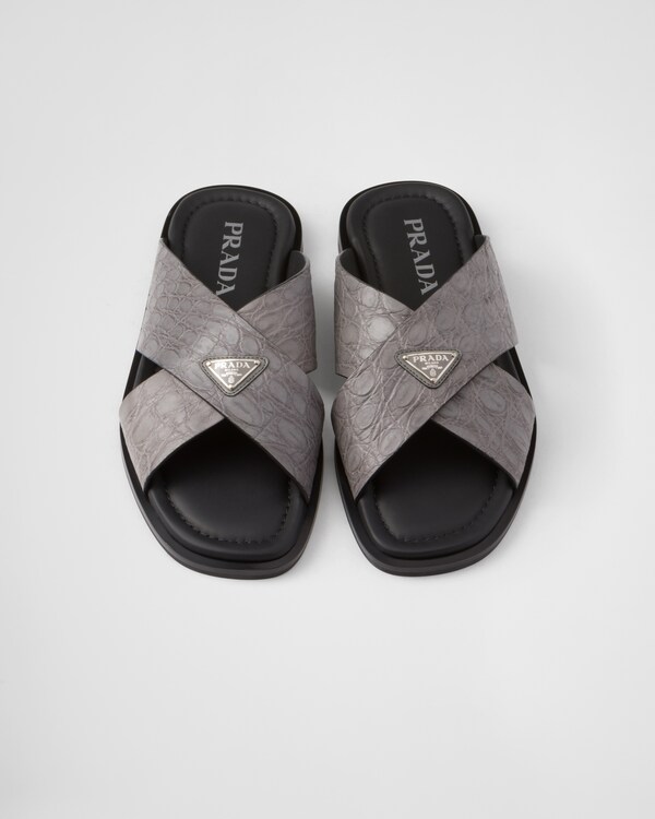 صندل من جلد التمساح بتصميم متقاطع - رمادي رخامي صندل من جلد التمساح بتصميم متقاطع - رمادي رخامي