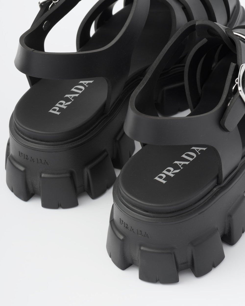 ブラック ラバー サンダル Prada