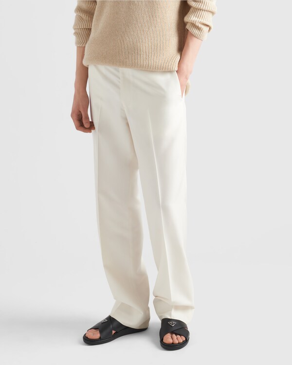 صندل من الجلد بتصميم متقاطع - أسود صندل من الجلد بتصميم متقاطع - أسود