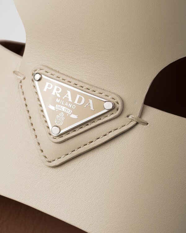 صندل مفتوح من الخلف من الجلد - بيج صحراوي صندل مفتوح من الخلف من الجلد - بيج صحراوي