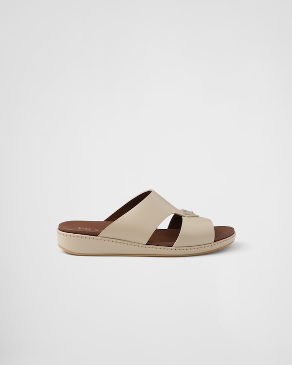 صندل من الجلد - بيج صحراوي صندل من الجلد - بيج صحراوي