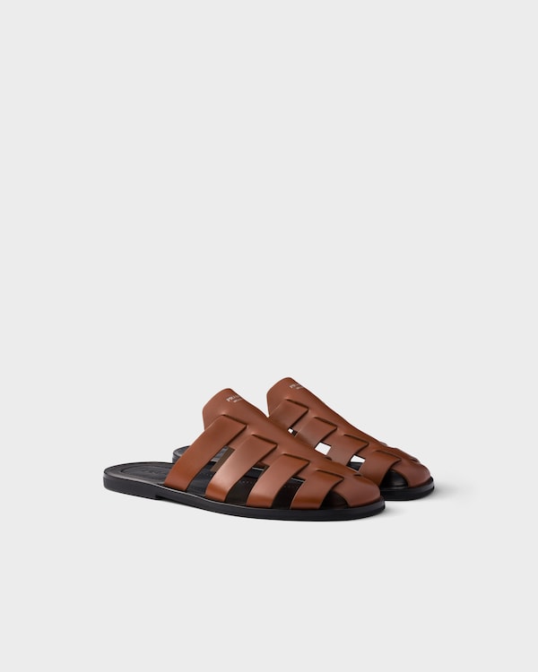【新作】PRADA クロスストラップサンダル ブラウン レザー PRADA ブラウン レザー サンダル クロスストラップ