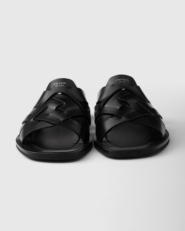 صندل مفتوح من الخلف بشريط من الجلد المصقول - أسود صندل مفتوح من الخلف بشريط من الجلد المصقول - أسود