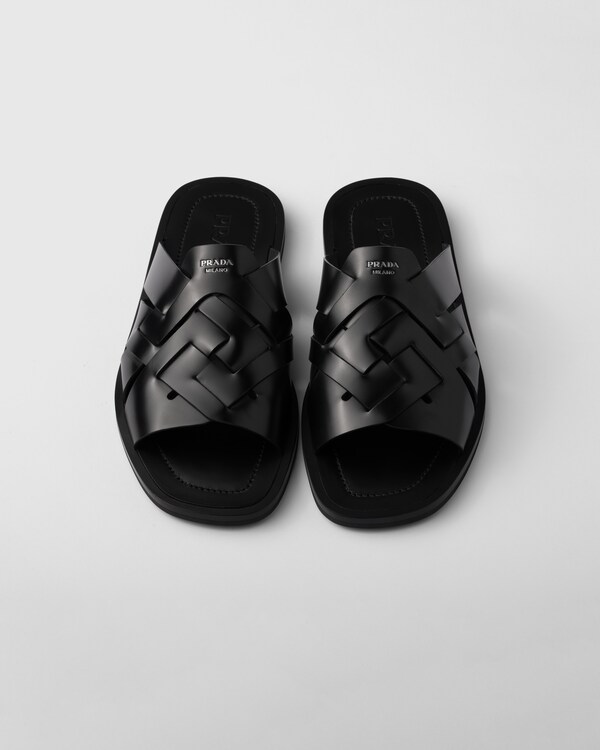 صندل مفتوح من الخلف بشريط من الجلد المصقول - أسود صندل مفتوح من الخلف بشريط من الجلد المصقول - أسود