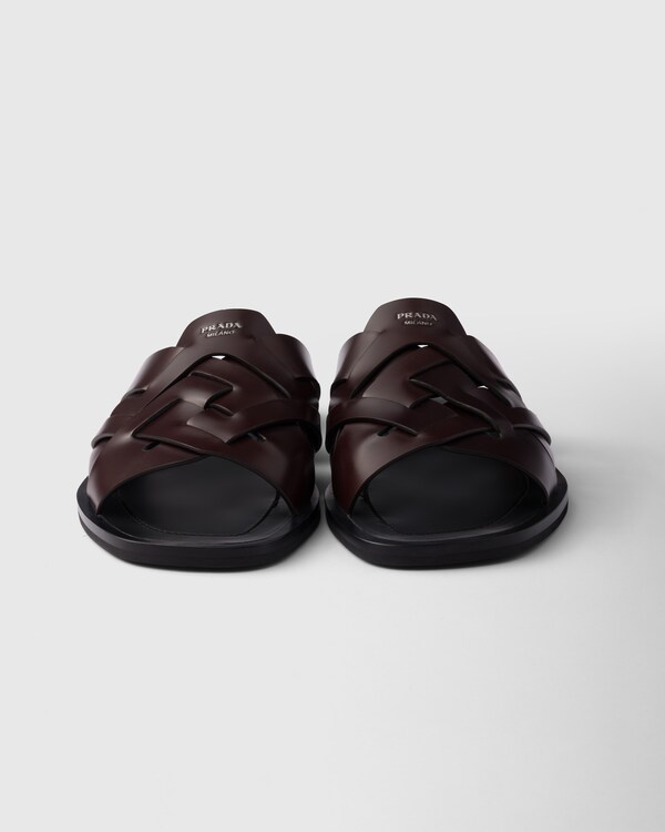 صندل مفتوح من الخلف بشريط من الجلد المصقول - بني داكن صندل مفتوح من الخلف بشريط من الجلد المصقول - بني داكن