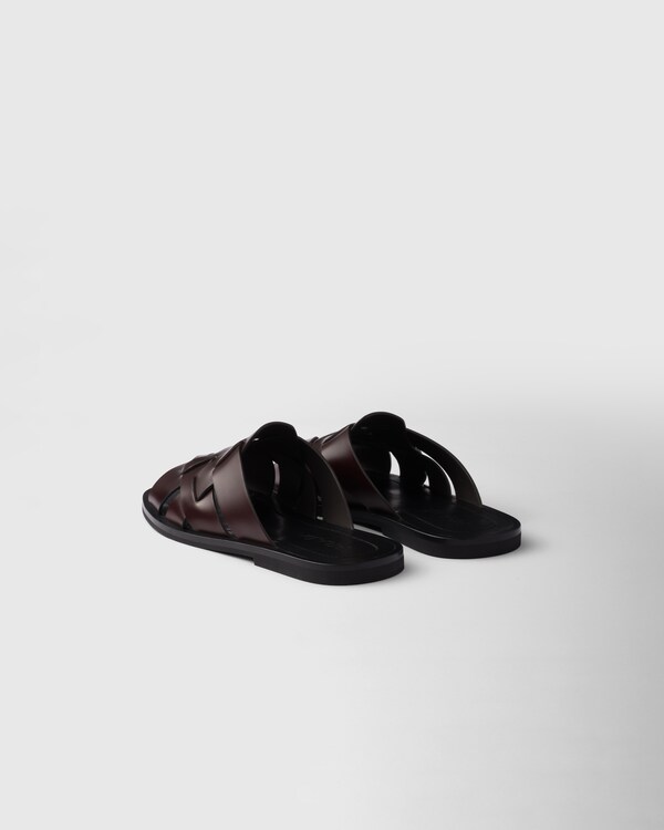 صندل مفتوح من الخلف بشريط من الجلد المصقول - بني داكن صندل مفتوح من الخلف بشريط من الجلد المصقول - بني داكن