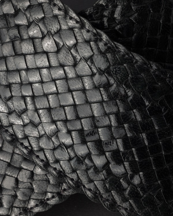 صندل مفتوح من الخلف بتصميم متقاطع - أسود صندل مفتوح من الخلف بتصميم متقاطع - أسود