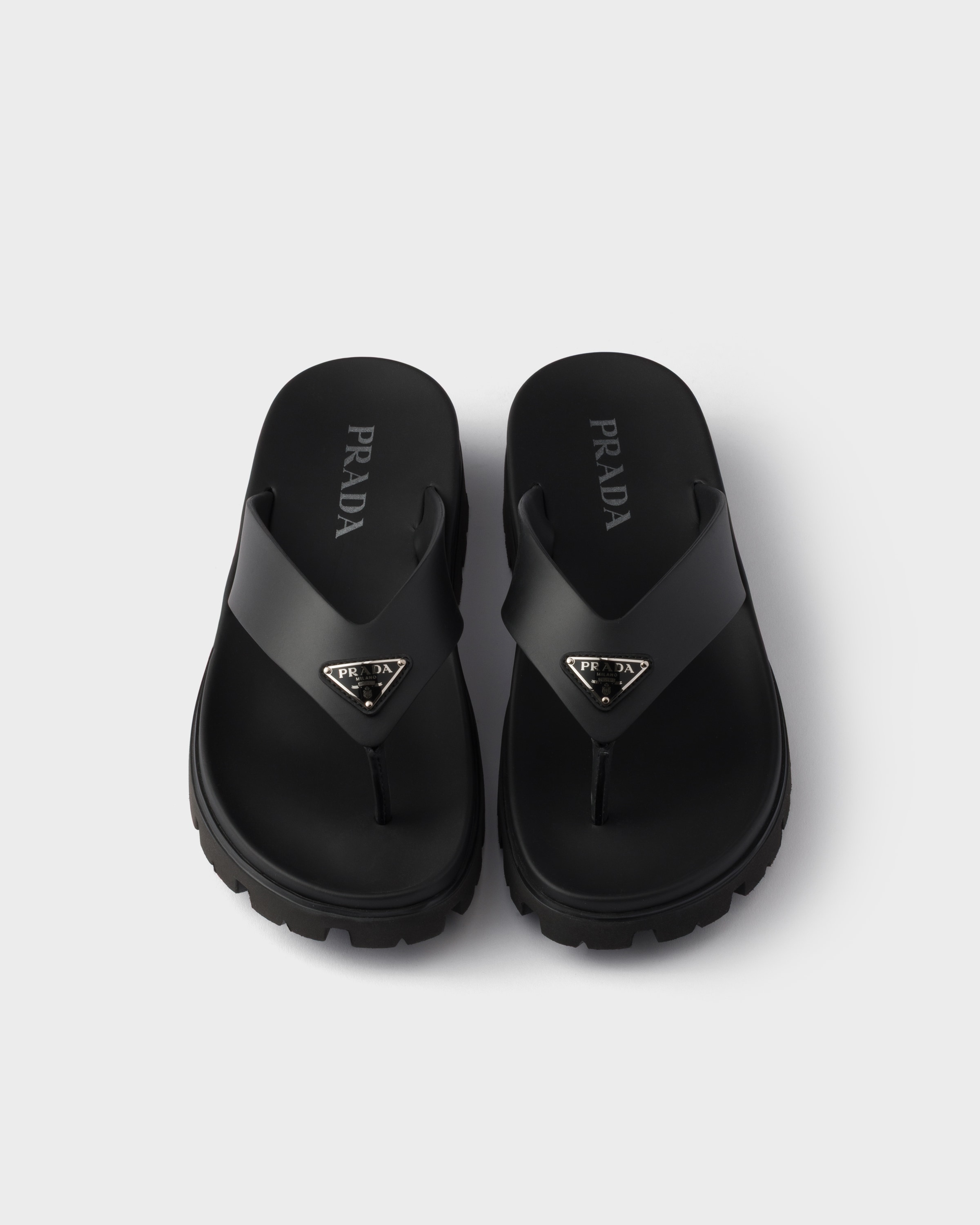 ブラック ラバー トングサンダル | PRADA - 日本