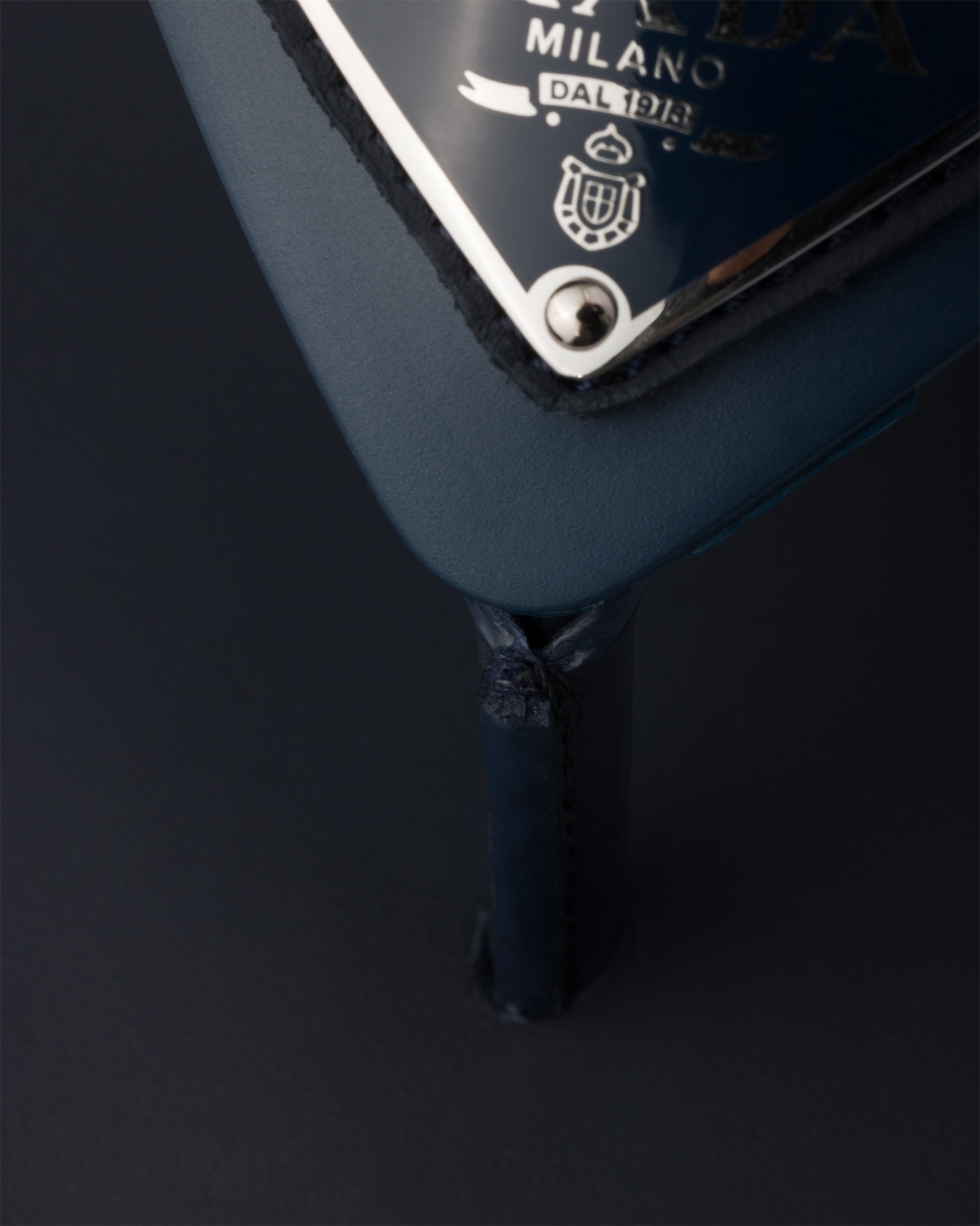 ネイビー ラバー トングサンダル | PRADA