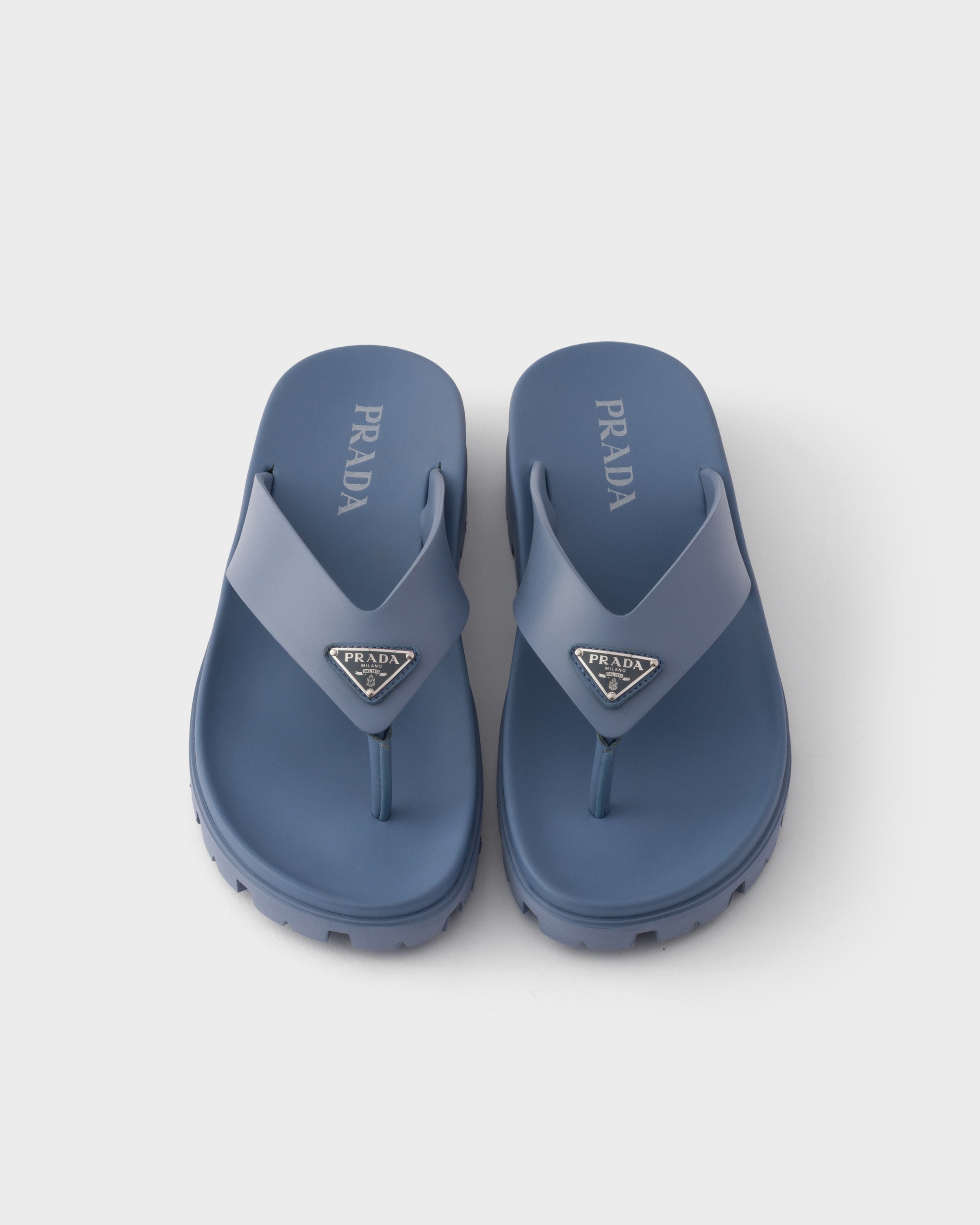 アビエーションブルー ラバー トングサンダル | PRADA - 日本
