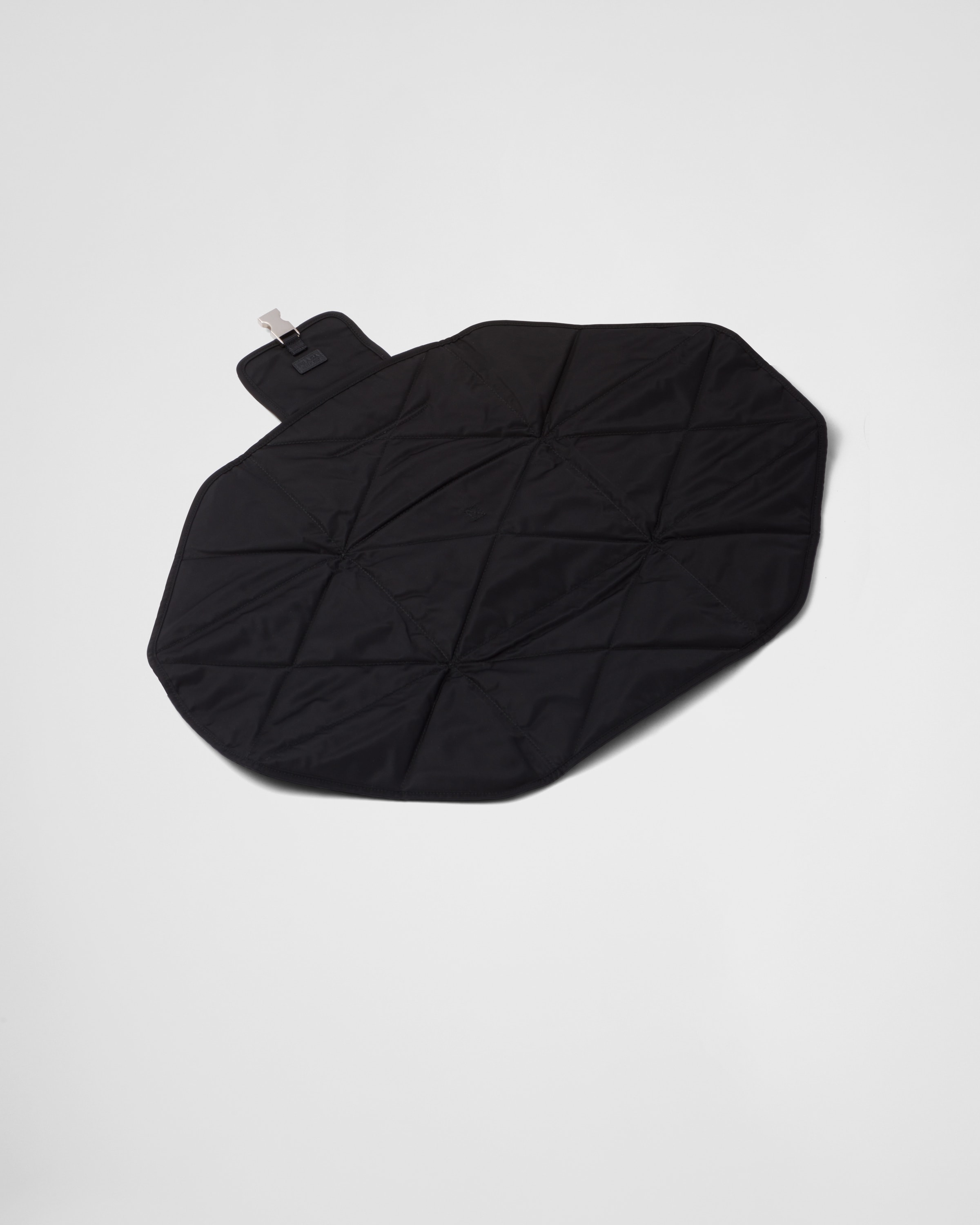 ブラック Re-Nylon ペット用トラベルブランケット | PRADA - 日本