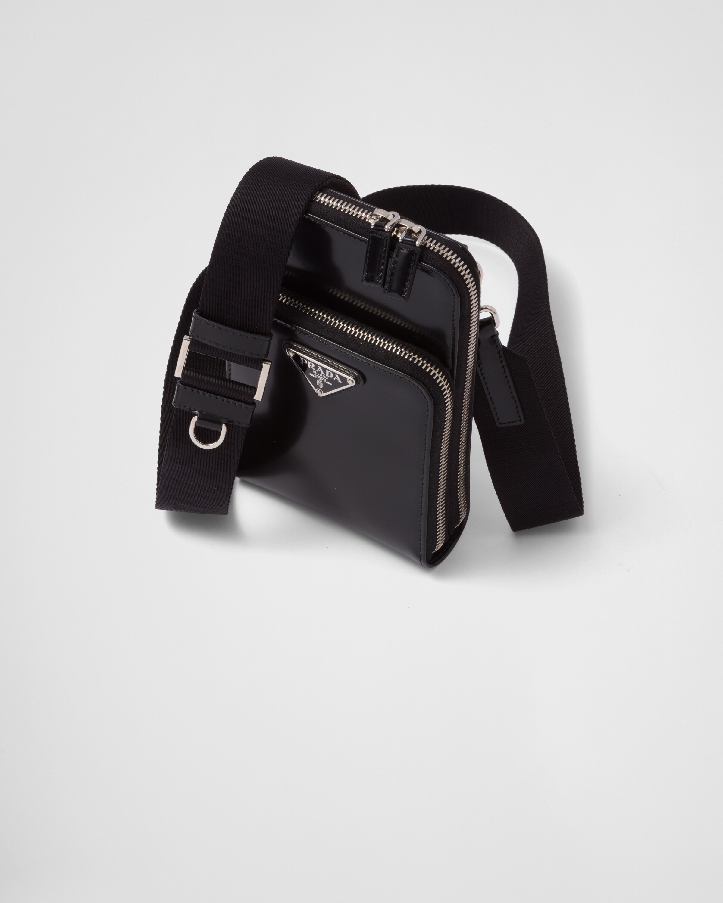 Prada 亮面皮革手机包 3