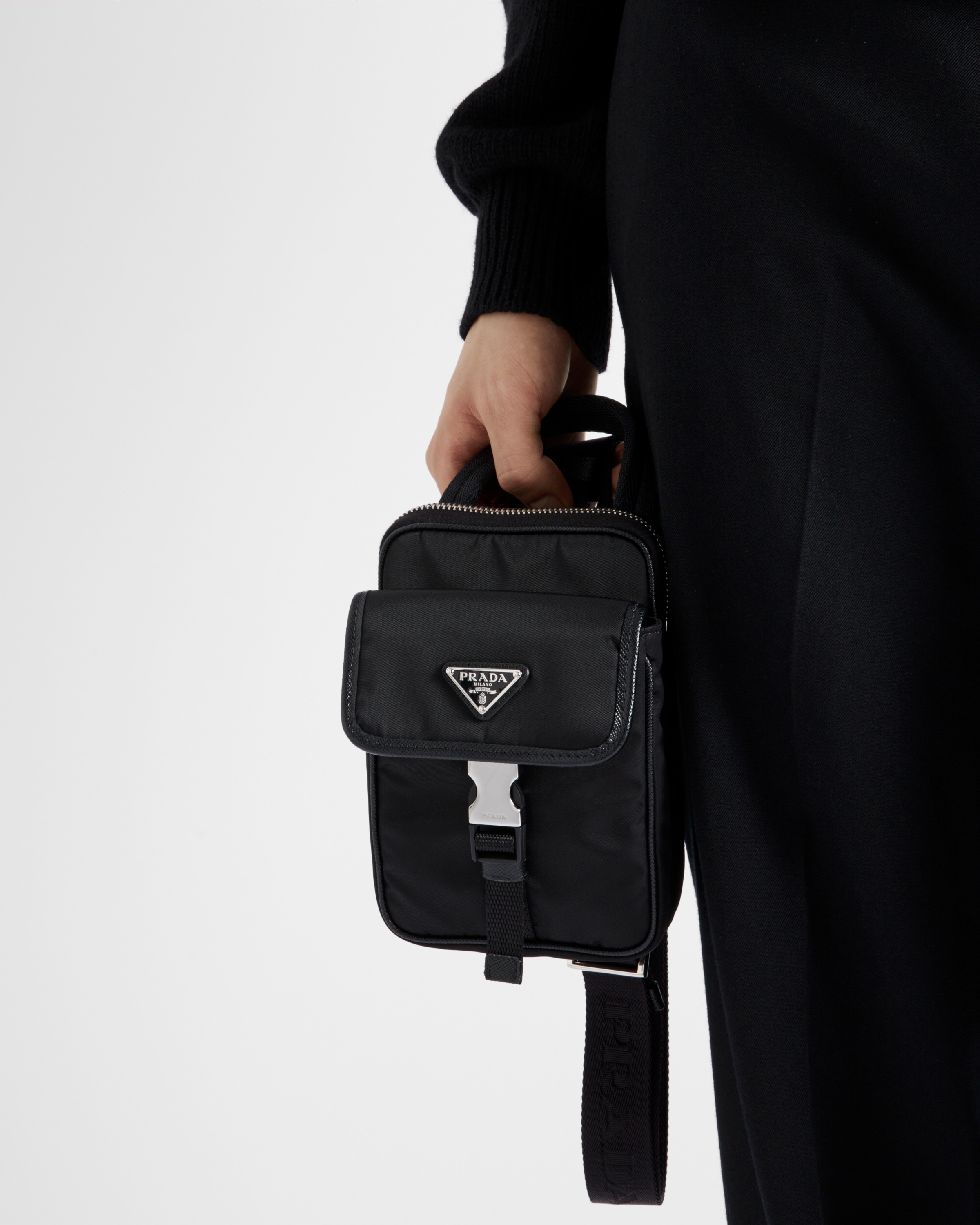 ブラック Re-Nylon xサフィアーノレザー スマートフォンケース