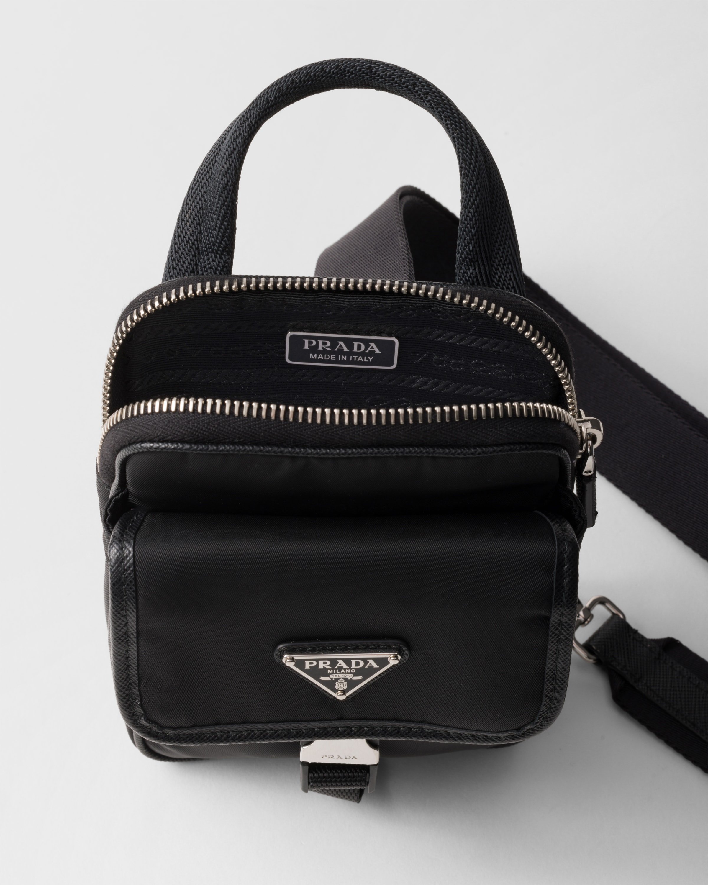 PRADA ブラック　サフィアーノ　レザー ケース ブラック Re-Nylon xサフィアーノレザー スマートフォンケース