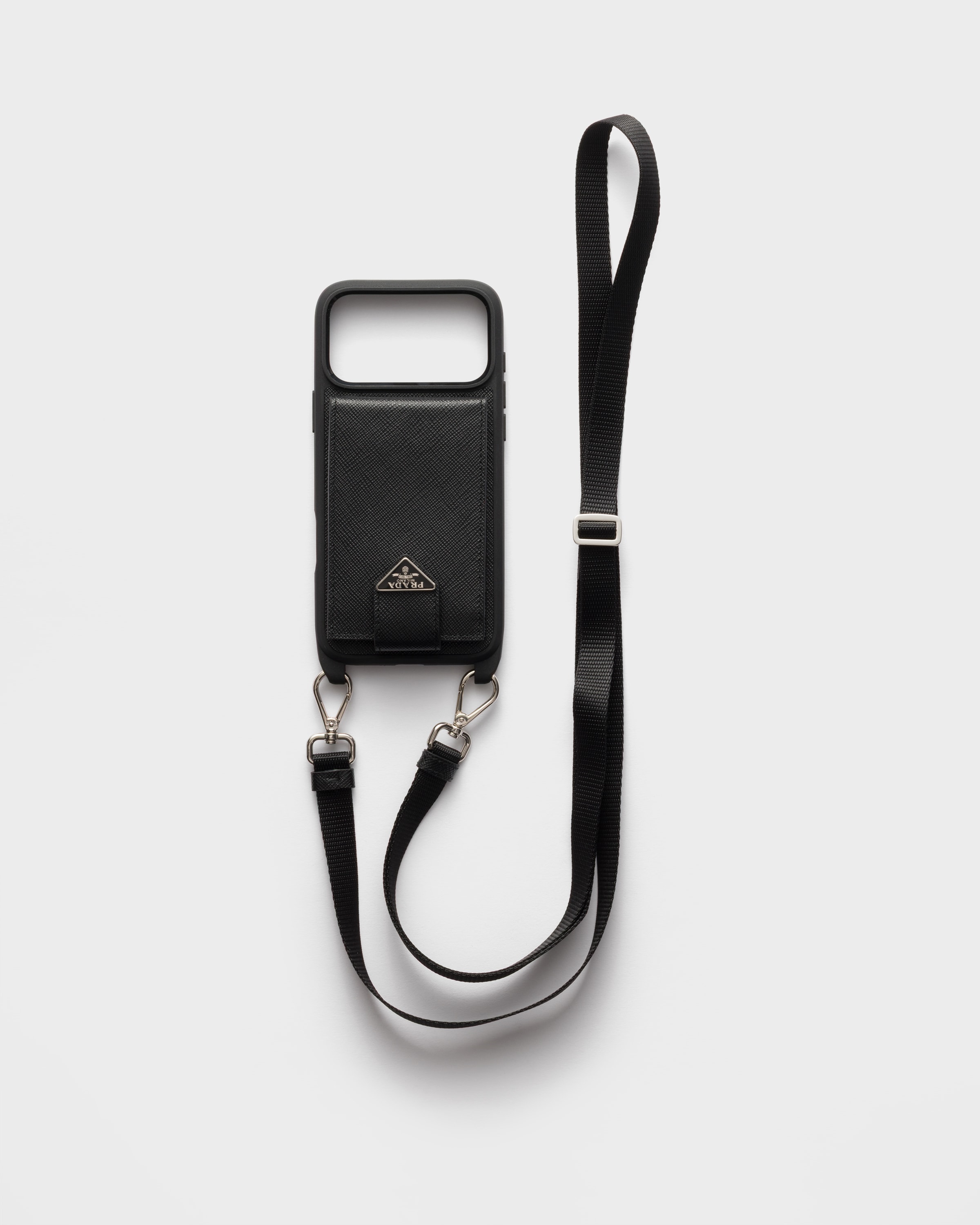 ブラック ショルダーストラップ付 「サフィアーノ」レザー Iphone 17