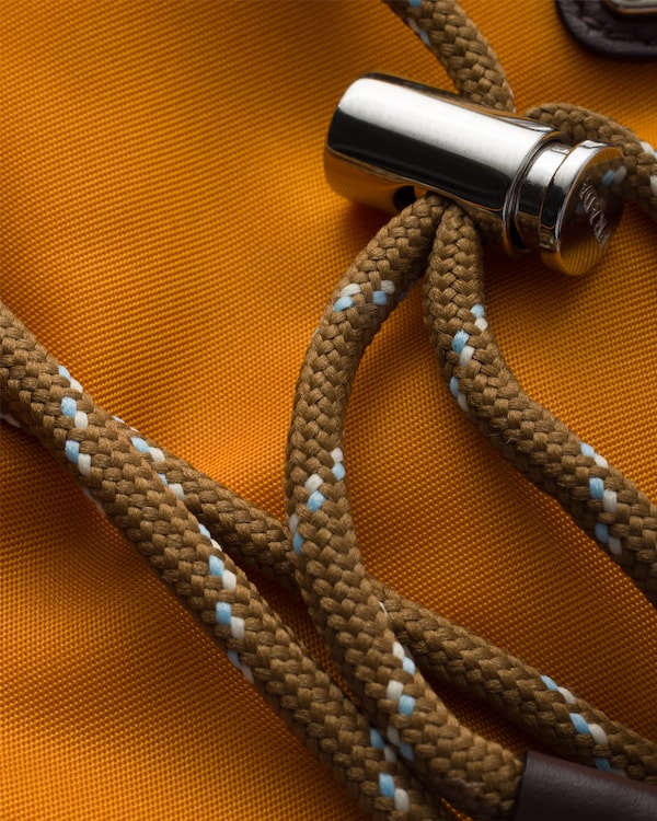 Re-Nylon ve Deri Akıllı Telefon Çantası Re-Nylon ve Deri Akıllı Telefon Çantası