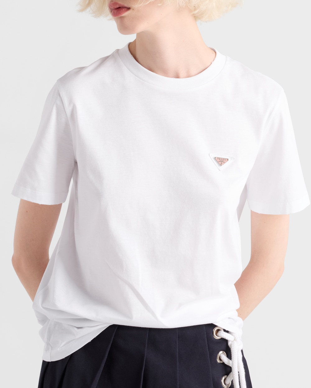 20+ T-shirt bianche perfette per rinnovare il guardaroba! 79 cq5dam.web.hebebed.1000.1000