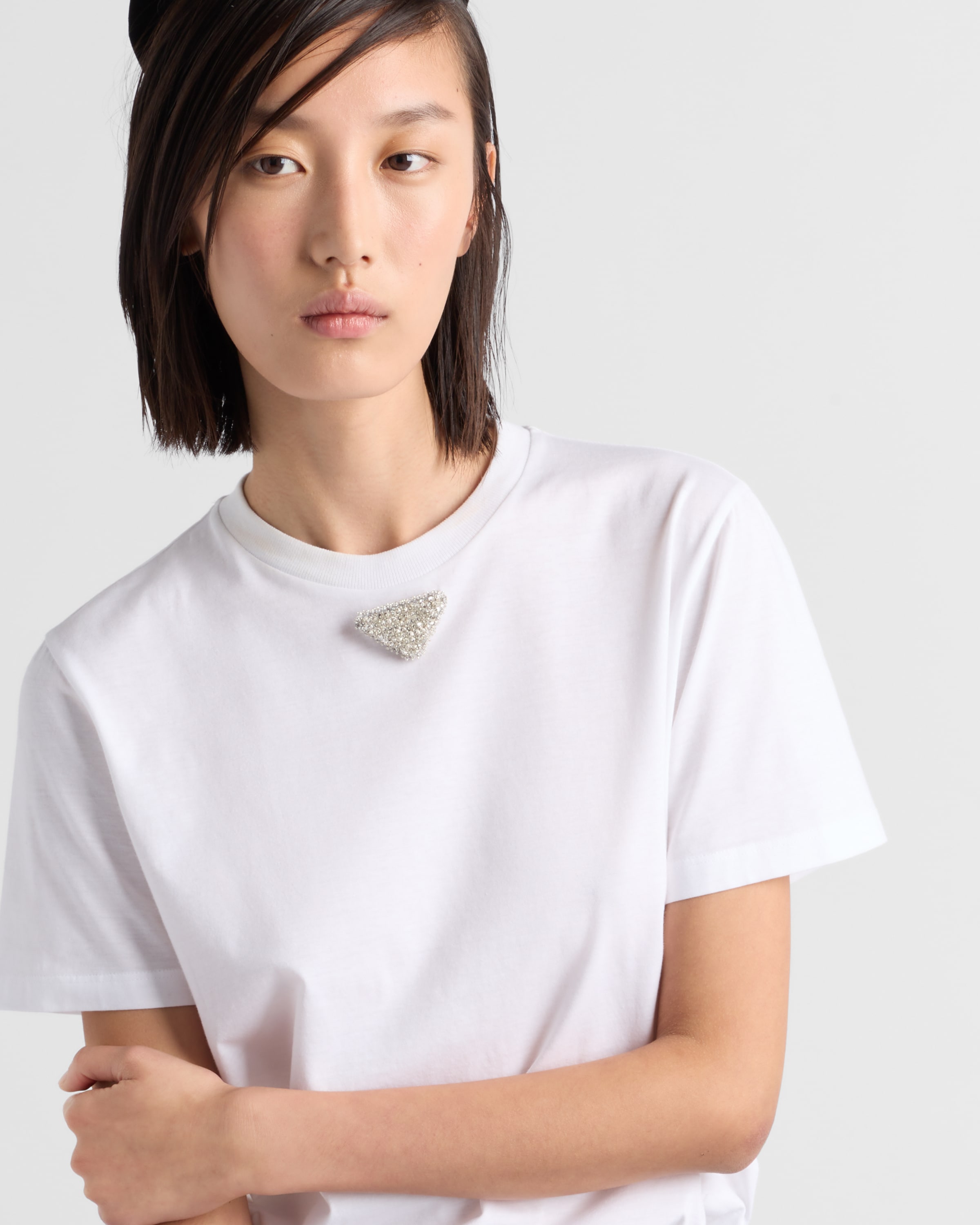 ホワイト 刺繍トライアングル入り ジャージー Tシャツ | PRADA