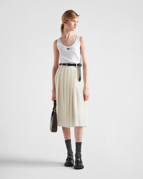 توب بدون أكمام جيرسيه محبوك ومضلّع توب بدون أكمام جيرسيه محبوك ومضلّع