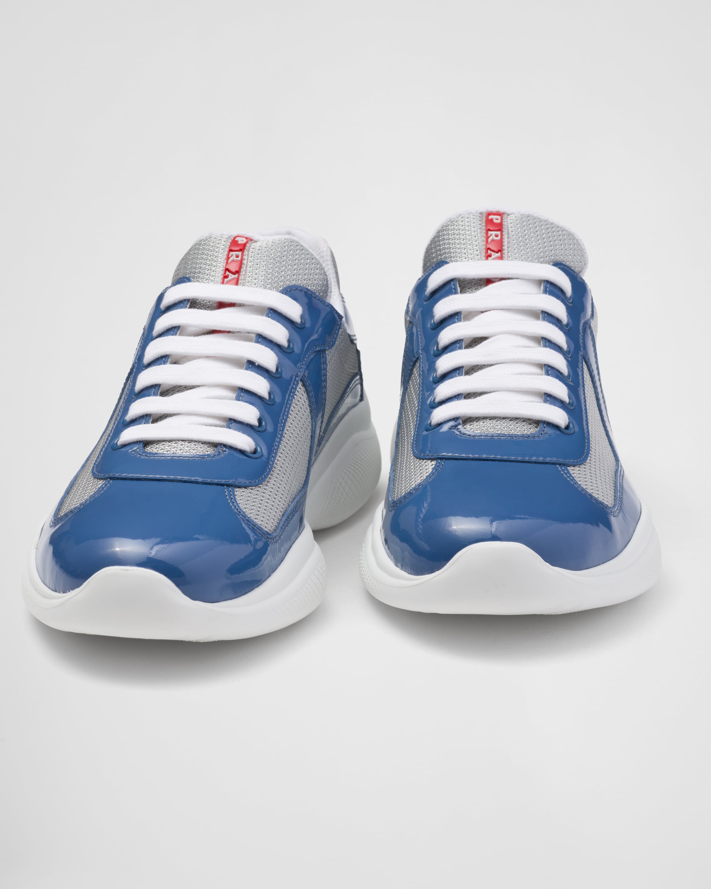 プラダ 白と青のスニーカーレーン Aviation Blue/Silver Patent leather and technical fabric