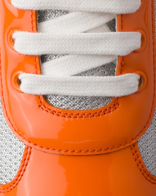 Sneakers Prada America’s Cup en cuir verni et tissu technique - Papaye/Argent Sneakers Prada America’s Cup en cuir verni et tissu technique - Papaye/Argent