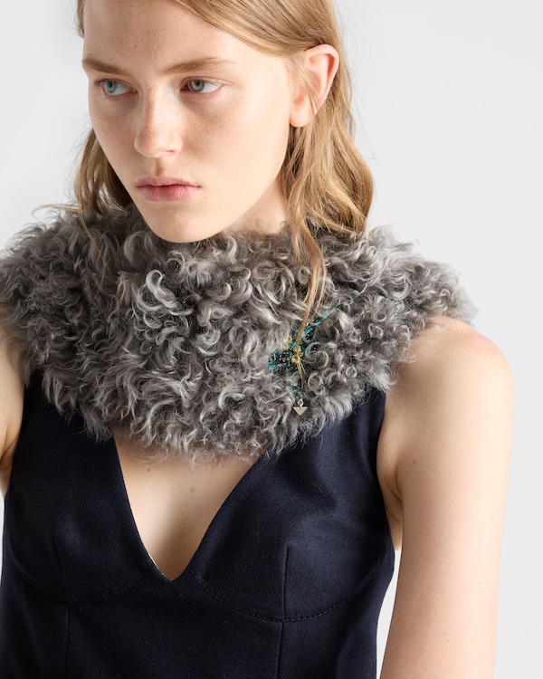 Cuello de borreguillo. - Gris Marmóreo Cuello de borreguillo. - Gris Marmóreo