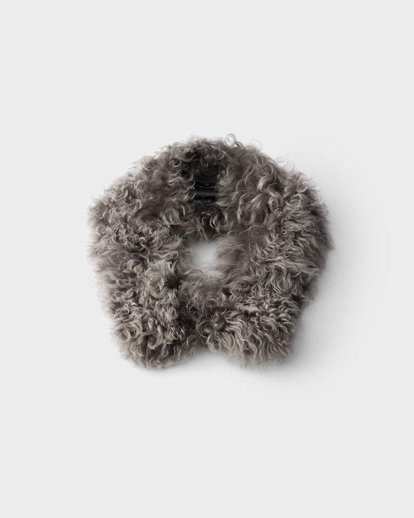 Cuello de borreguillo. - Gris Marmóreo Cuello de borreguillo. - Gris Marmóreo