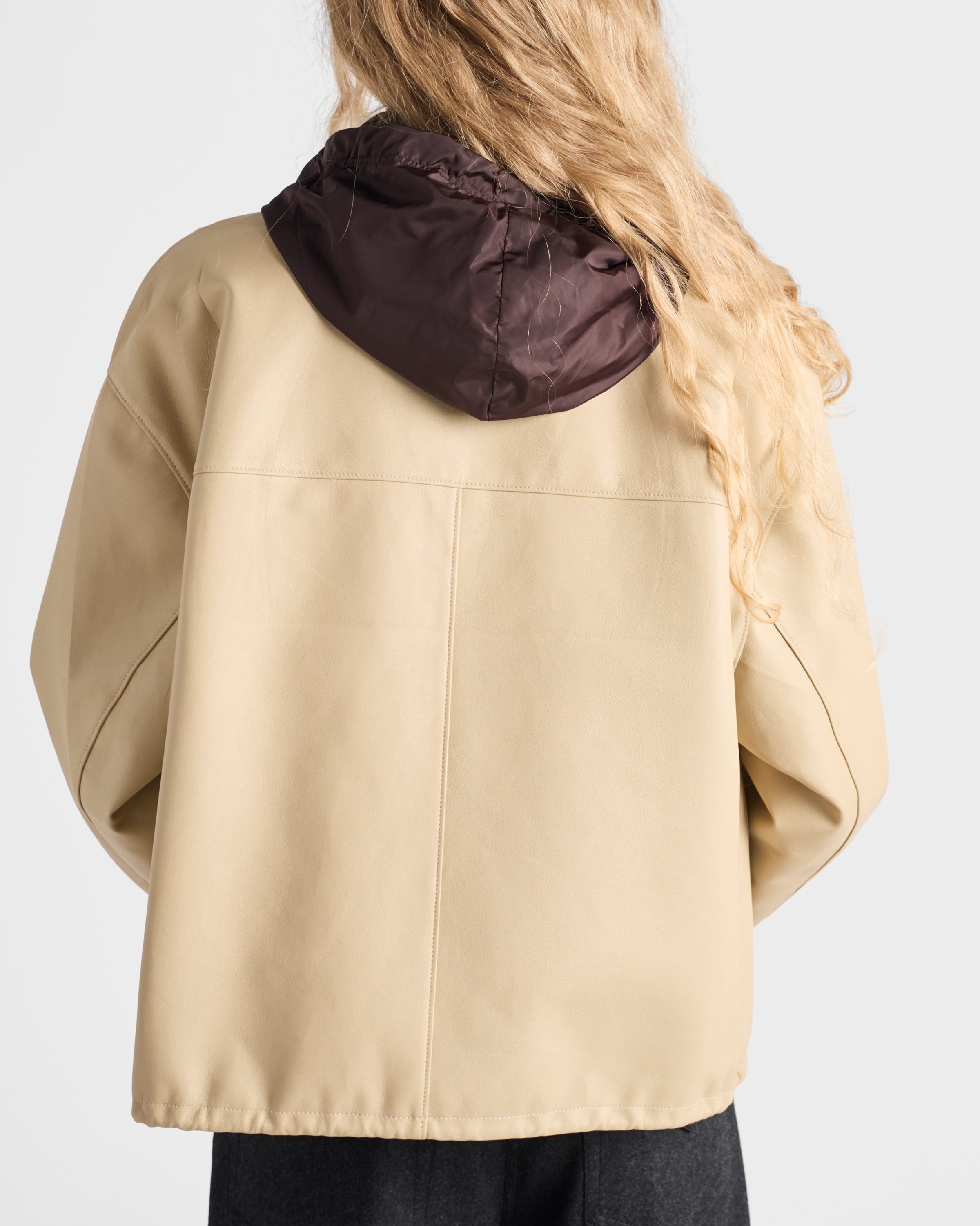プラダ　PRADA ジャケット　雨の日　36 ベージュ　レザー　高機能　アウター org.jpg