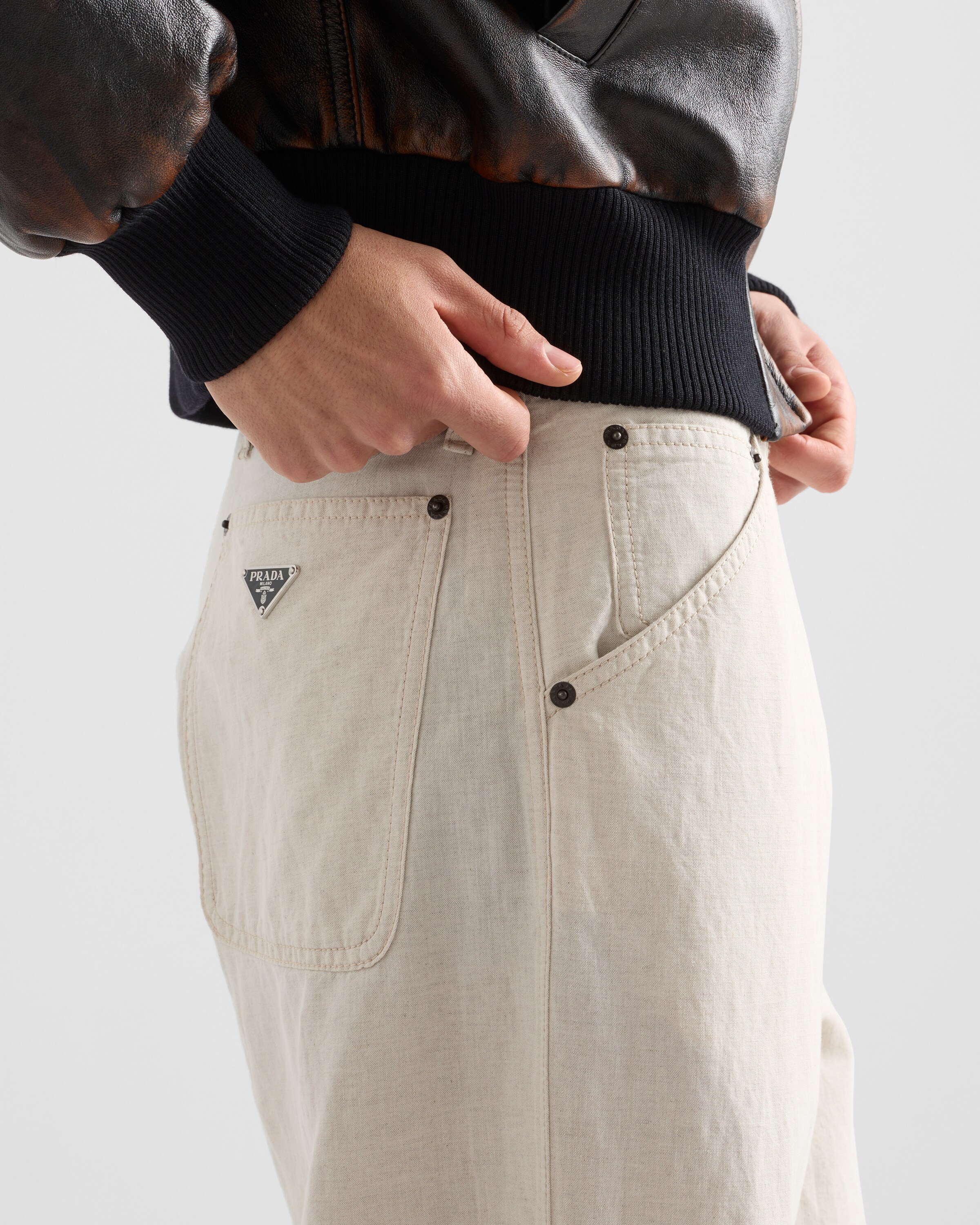 スラックス PRADA GEP403_14J2_F0ABR COTTON AND LINEN PATNS Natural Chambray Pants | PRADA