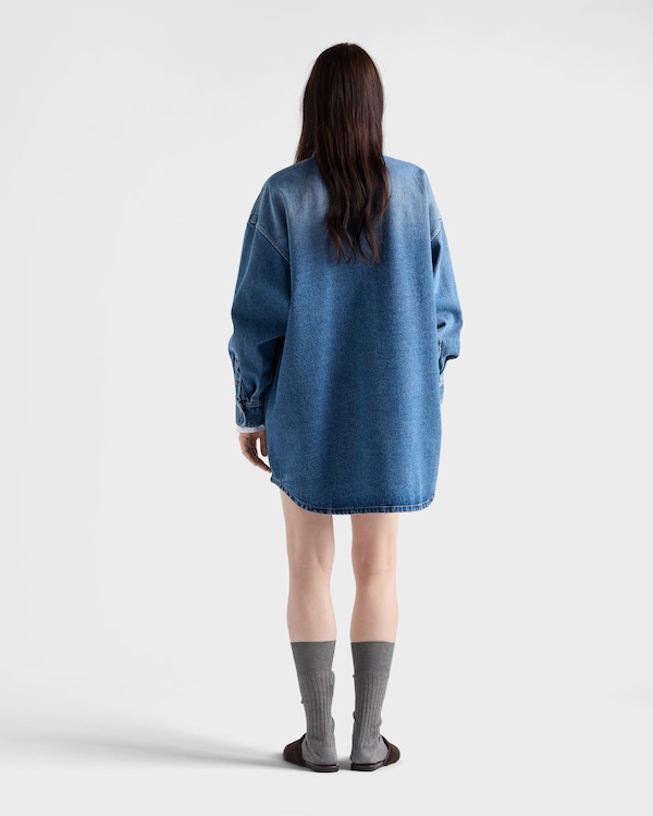 قميص من الدنيم قميص من الدنيم