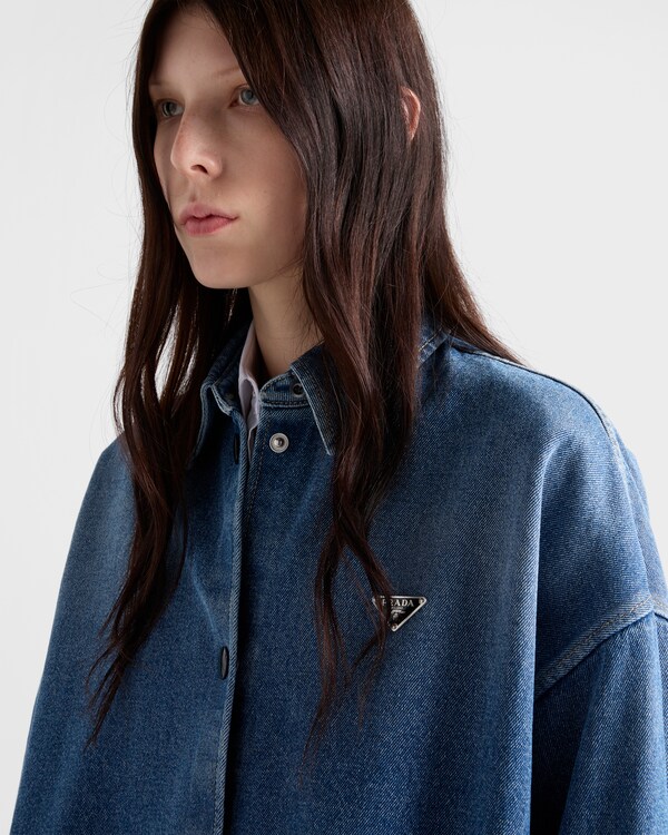 قميص من الدنيم قميص من الدنيم