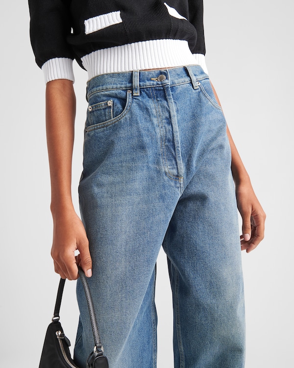 High-waisted denim jeans High-waisted denim jeans