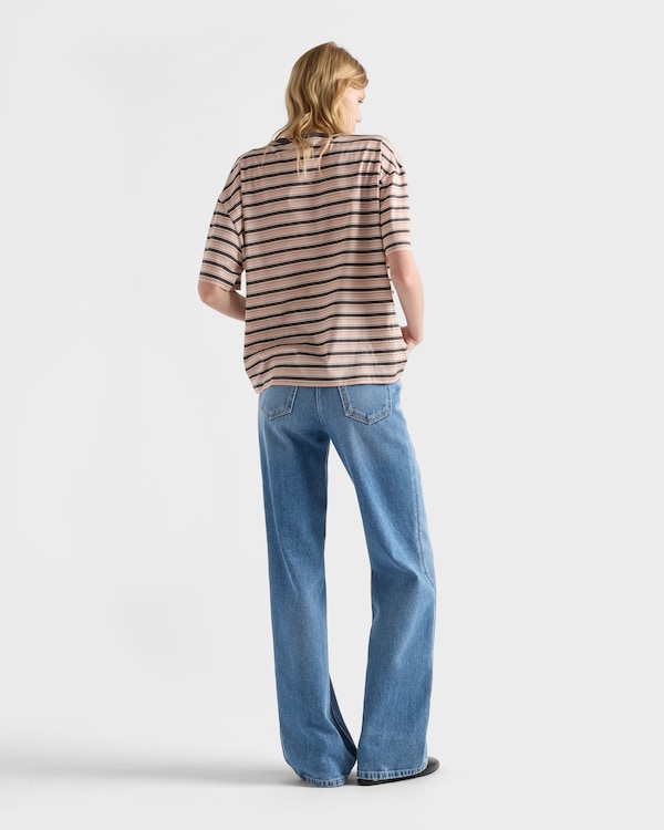 Calça em denim com cinco bolsos Calça em denim com cinco bolsos