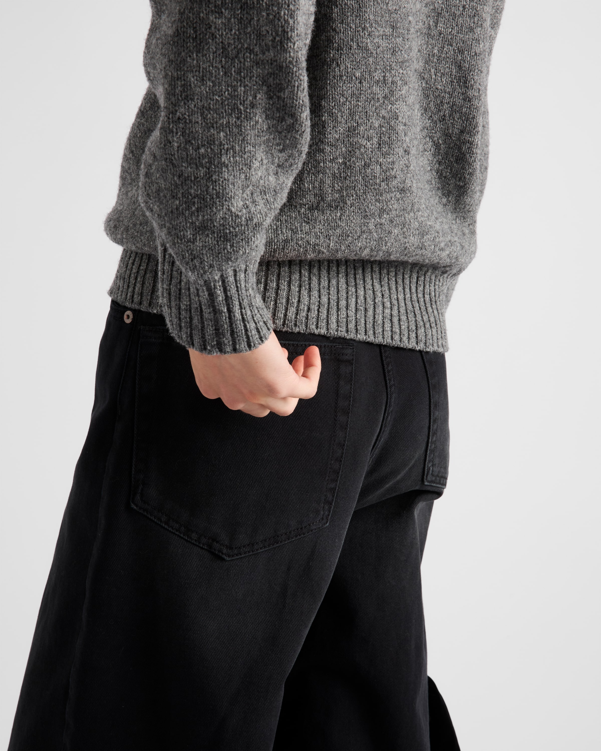 PRADA JEANS AUS DENIM MIT WEITEM BEIN