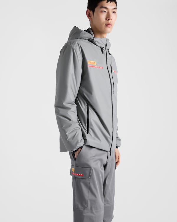 Luna Rossa Prada Pirelli Jacke aus leichtem Re-Nylon Luna Rossa Prada Pirelli Jacke aus leichtem Re-Nylon