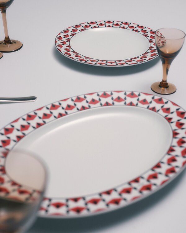 Set of two porcelain dinner plates - Vienna Red Set of two porcelain dinner plates - Vienna Red