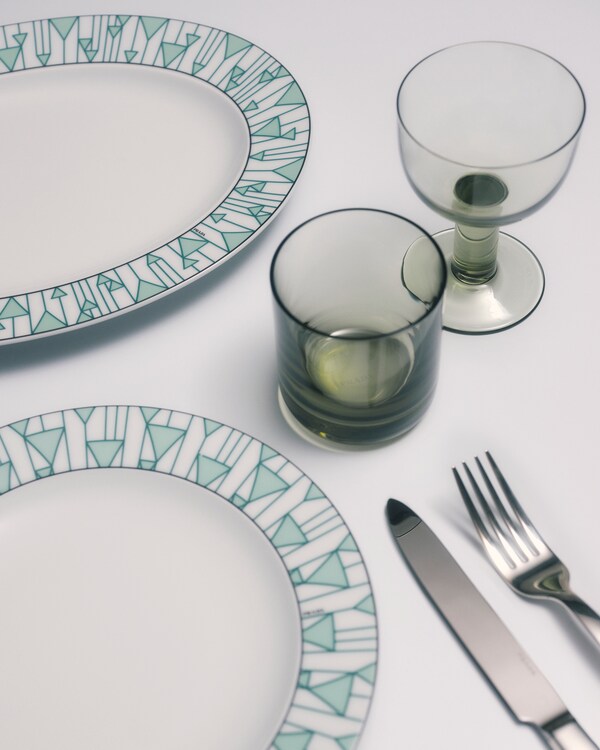 Medium porcelain serving plate - Vienna Green Medium porcelain serving plate - Vienna Green