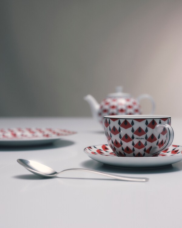 Set of two porcelain tea cups - Vienna Red Set of two porcelain tea cups - Vienna Red