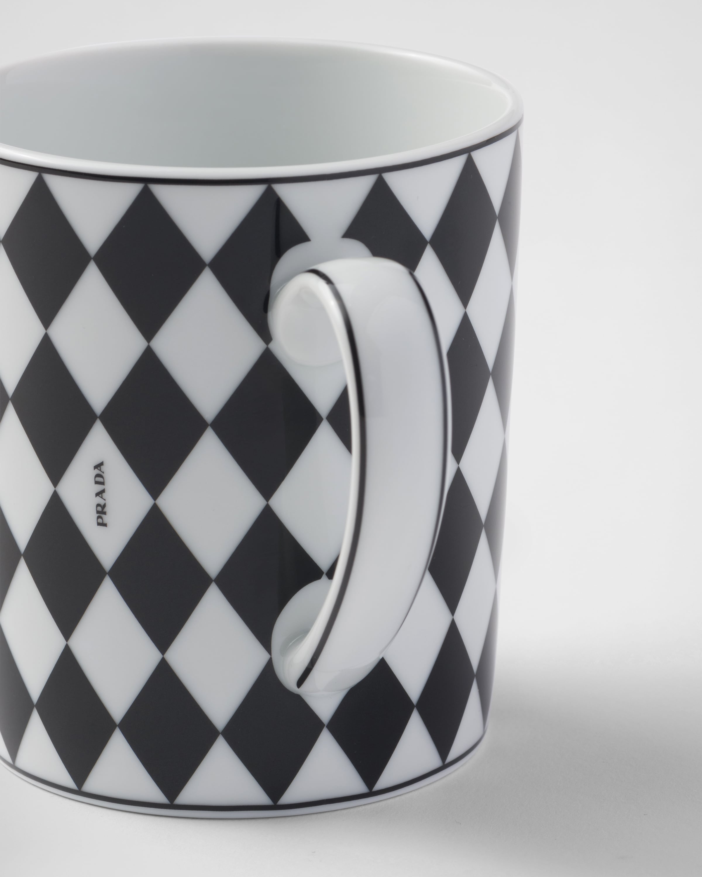 Shop Prada Becher Aus Porzellan – Checkerboard In White/black